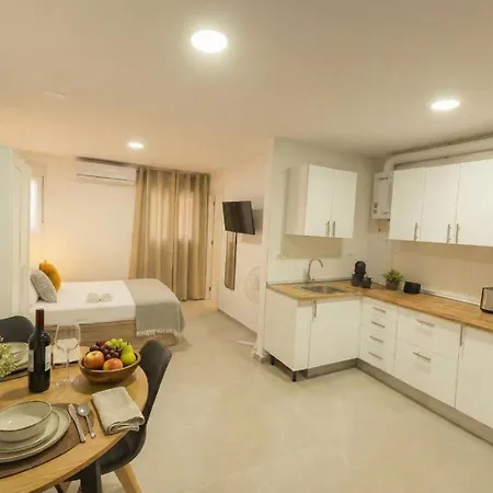 Benalua Con Parking بيت ضيافة