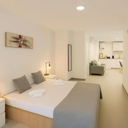 بيت ضيافة Benalua Con Parking