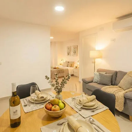 Benalua Con Parking 3* لقنت