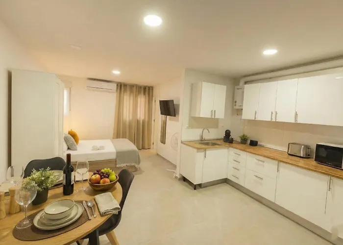 Benalua Con Parking بيت ضيافة