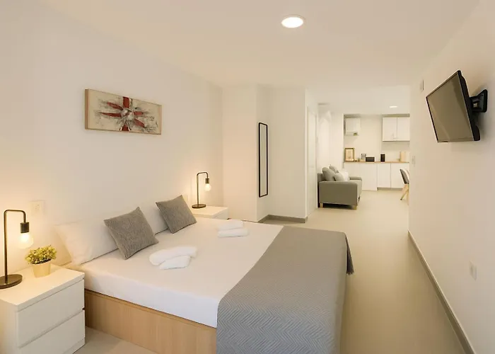 بيت ضيافة Benalua Con Parking