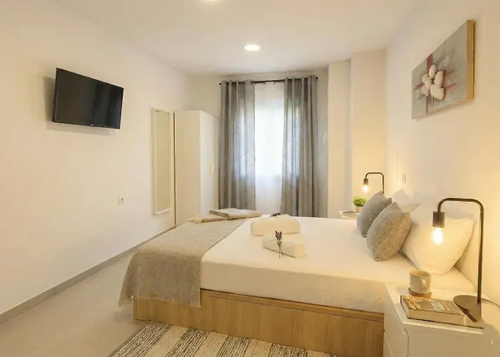 بيت ضيافة Benalua Con Parking لقنت