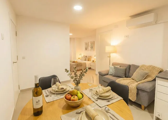 Benalua Con Parking 3* لقنت