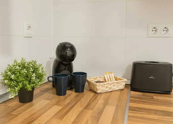 Benalua Con Parking لقنت