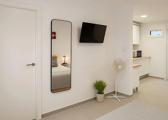 Benalua Con Parking 3* لقنت